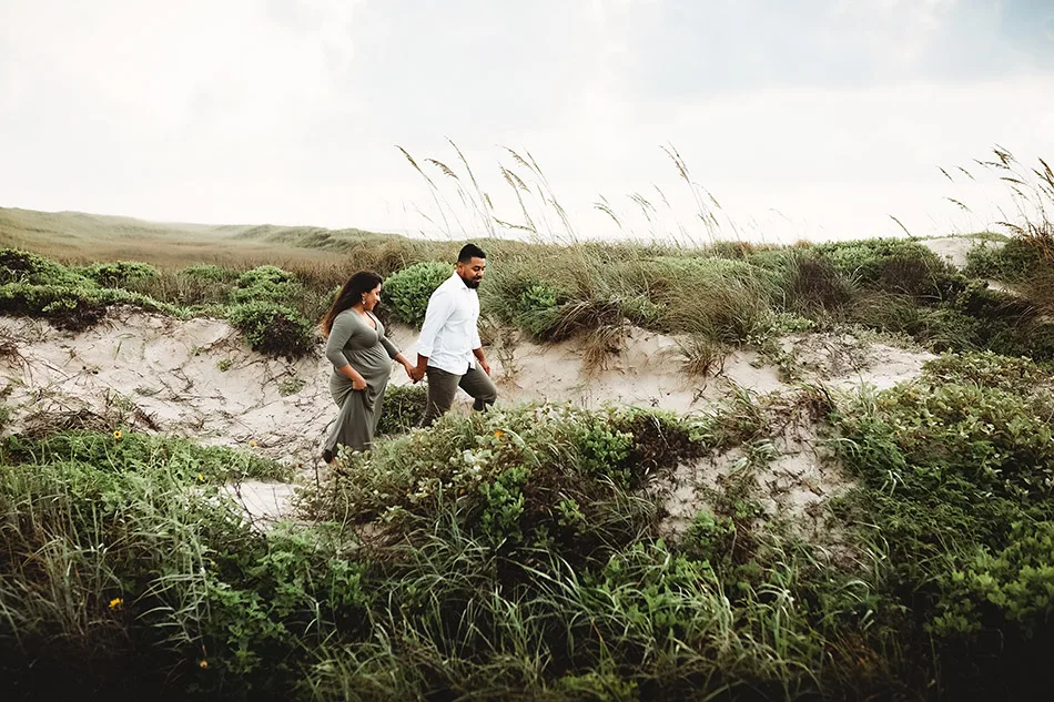 couple maternity photoshoot ideas