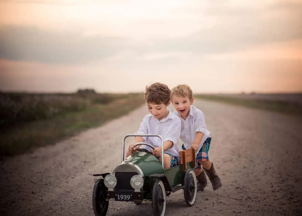 Cousins bonding photography | props for family photos | Kids portrait photography