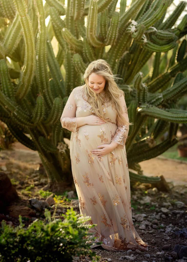 outdoor maternity photos | day vs evening maternity sessions