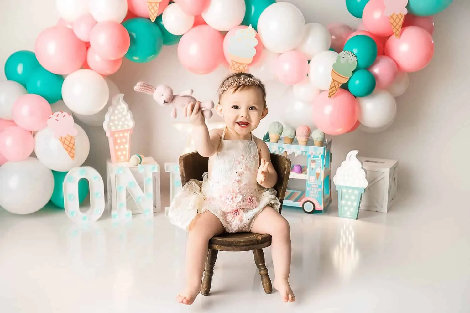 photographer cake smash - Zesty Orange Photography by Olesya Redina