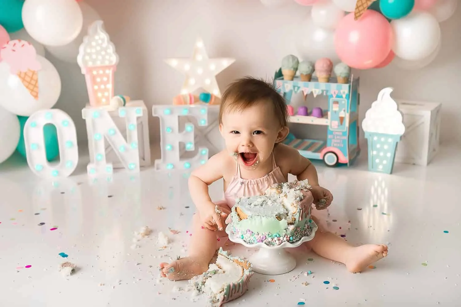 photographer cake smash
