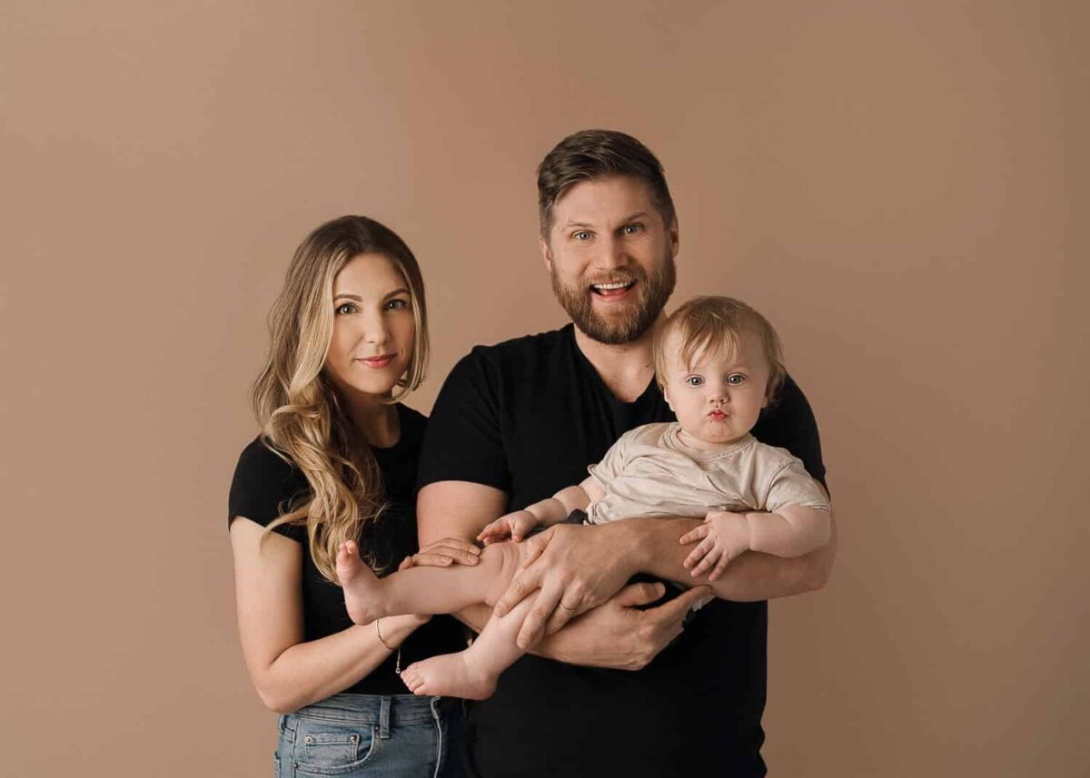 What to Wear for Family Pictures: 2025 Style Guide for Austin Families 4 Austin Family Photographer | What to Wear for Family Pictures