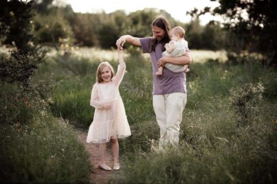 Ideal Age for Kids in Family Portraits: Parent Guide 15 Best Time Family Photos Austin | Austin Family Photographer | Ideal age for kids in family portraits