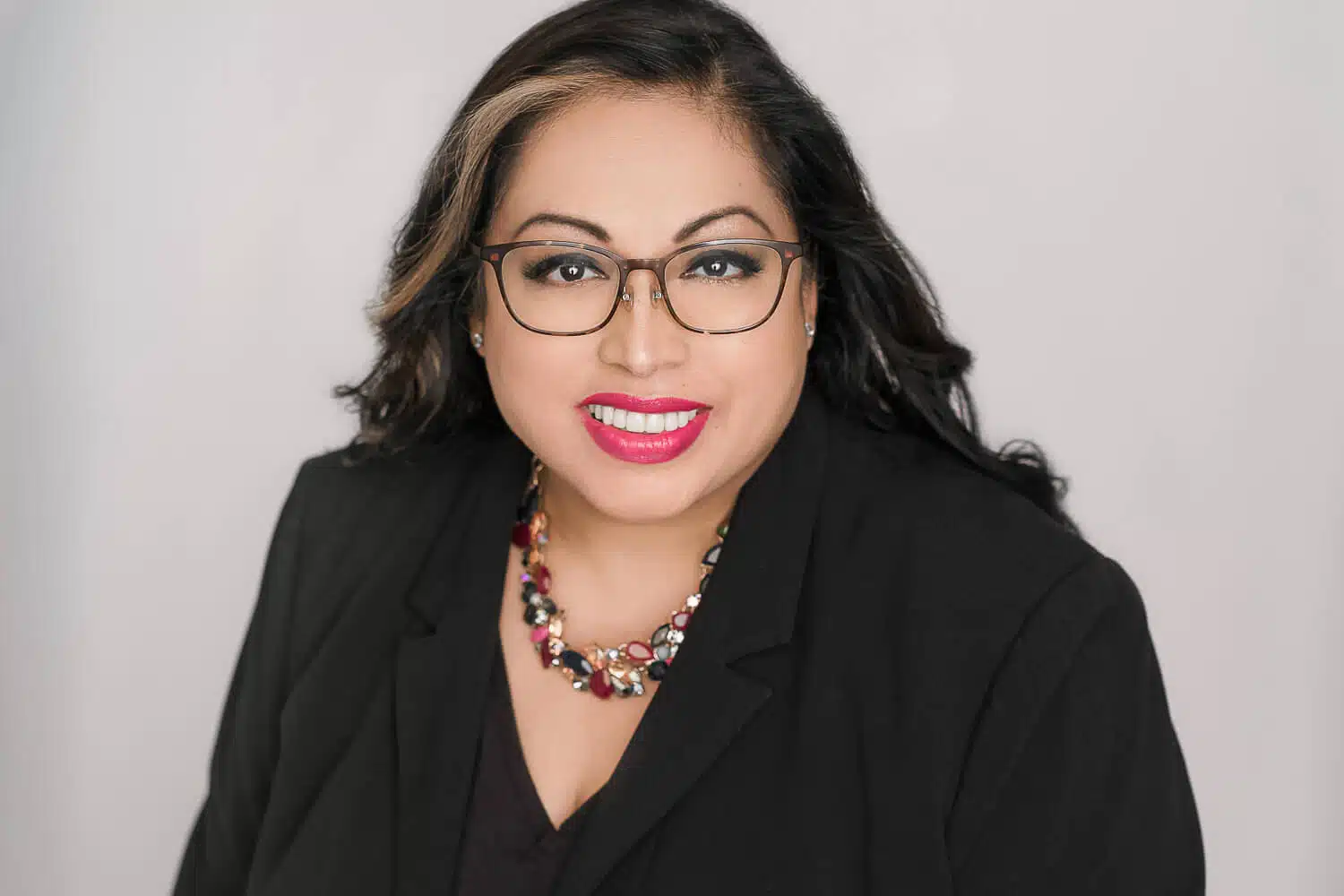 Essential Headshot Tips for Women 12 Photographer Online Dating