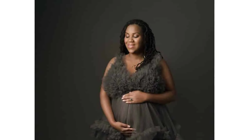 Plus Size Maternity Photography maternity photos austin | Posing for Maternity Photos | Maternity Photography and Modesty