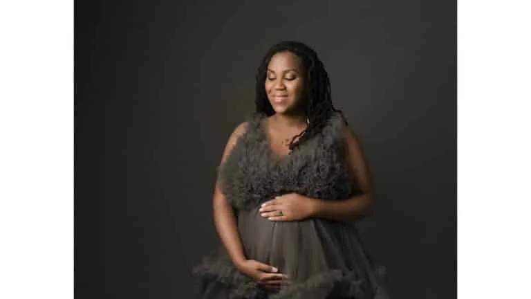 Plus Size Maternity Photography maternity photos austin | Posing for Maternity Photos | Maternity Photography and Modesty