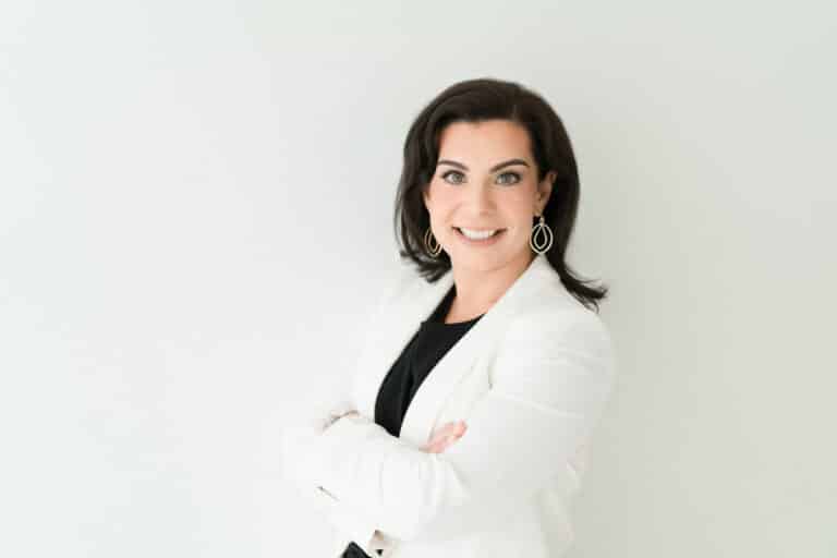 Zillow profiles with professional photos | modern and minimalist headshots