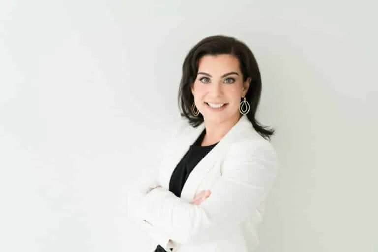 Zillow profiles with professional photos | modern and minimalist headshots