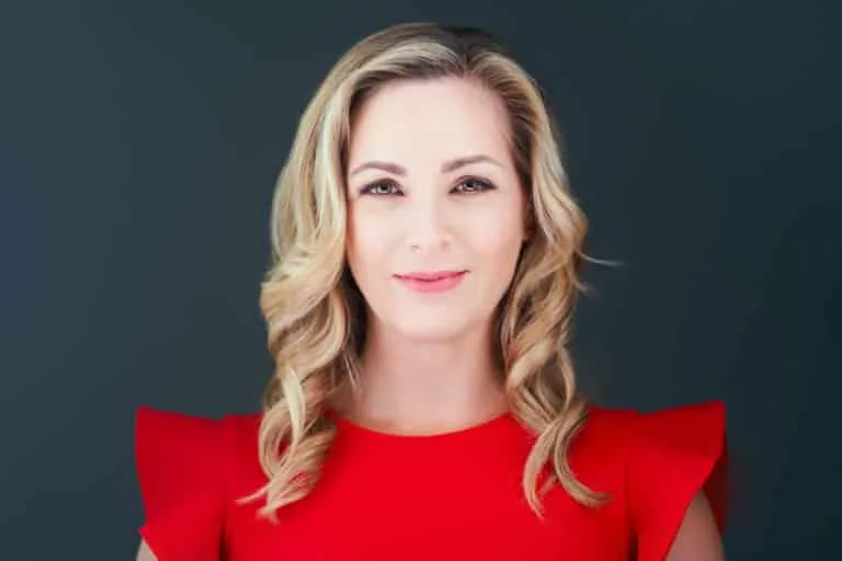 women professional headshots Headshot Trends