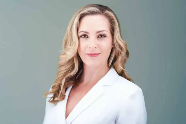 Austin headshot photographer | modern and minimalist headshots