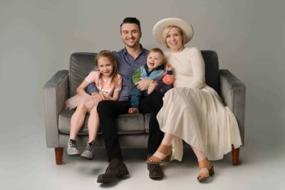 Accessorizing Family Outfits: Elegant Tips for Scarves, Hats & Jewelry 24 accessorizing family outfits