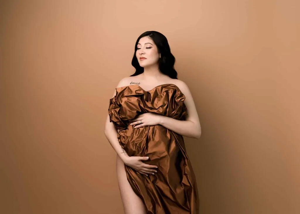 What Week of Pregnancy Should You Do a Maternity Shoot | Are Professional Maternity Photos Worth It | when to book your maternity session | maternity photography investment in Austin | Solo Maternity Sessions