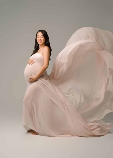 Soft & Romantic Maternity Photos: 7 Styling Tips for a Dreamy Look 33 Soft & Romantic Maternity Photos