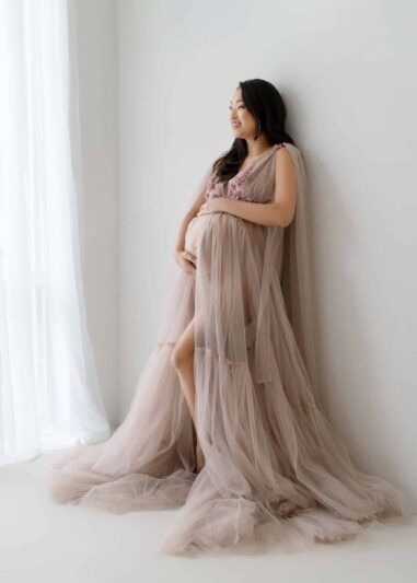 Inside the Maternity Photo Session Experience: A Behind-the-Scenes Look 11 Maternity Photography Resources | Maternity Photo Session Experience | Maternity Gowns