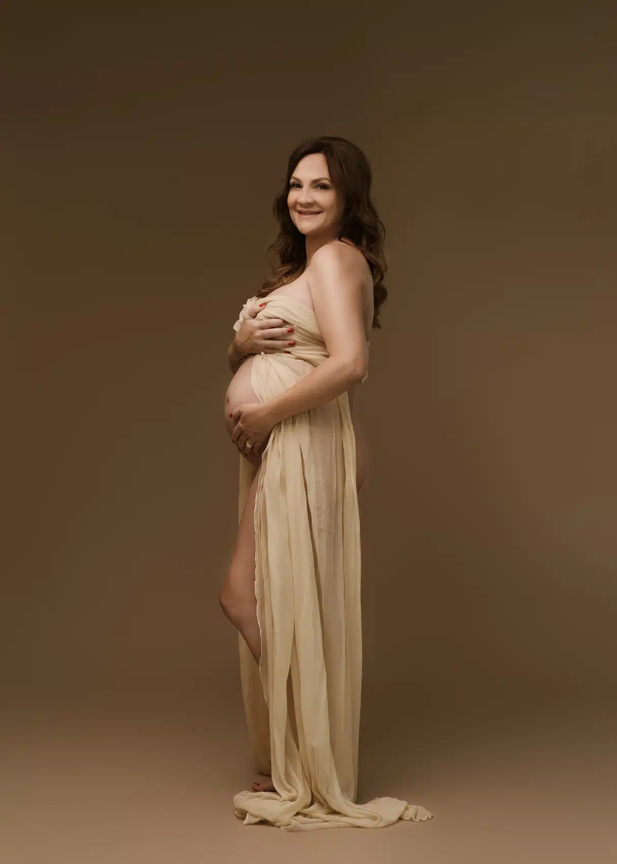 what to expect at a maternity boudoir session