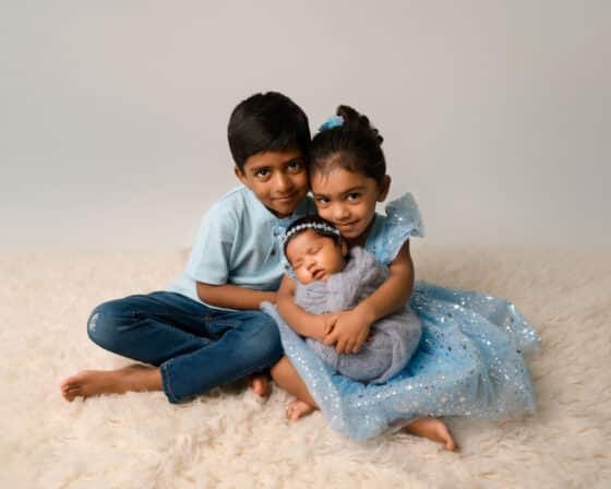 family portraits with newborn and siblings