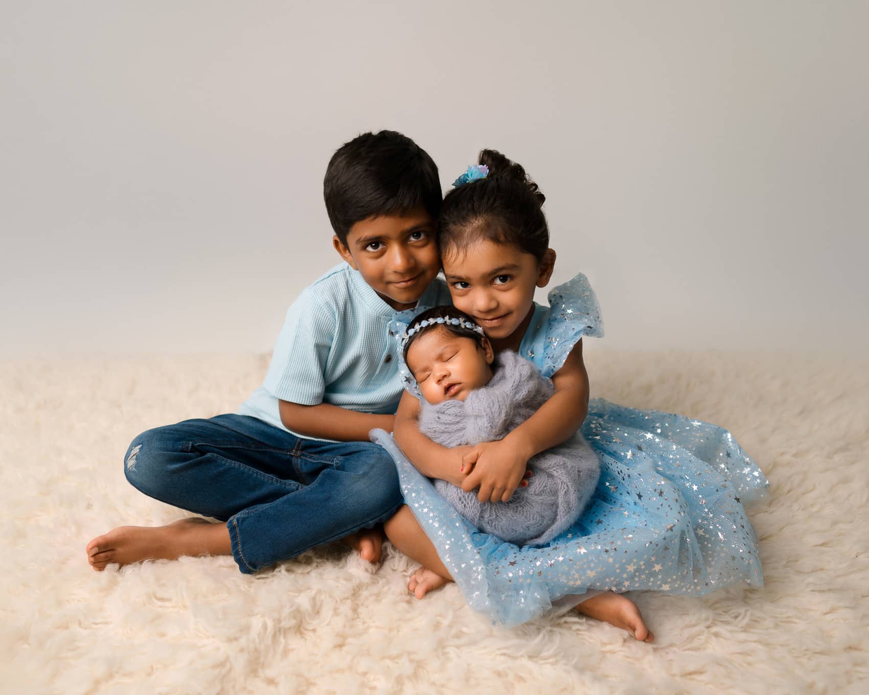 family portraits with newborn and siblings