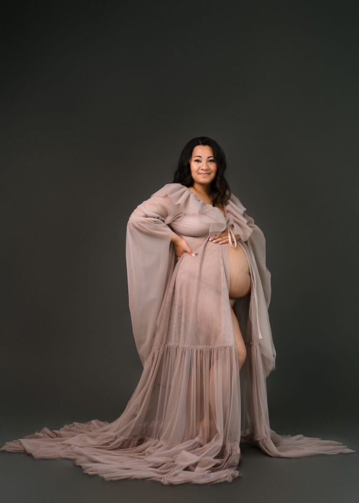 maternity poses for curvy moms, maternity photography after infertility