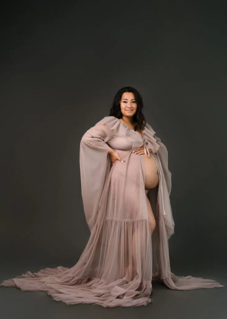 maternity poses for curvy moms, maternity photography after infertility