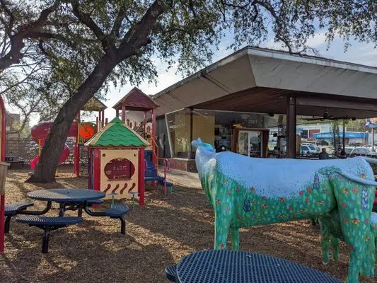 Kid Friendly Restaurants in Austin: Top 10 Family Favorites 10 https://s3-media0.fl.yelpcdn.com/bphoto/cMoYKc25vvllIoigsnQJTg/l.jpg