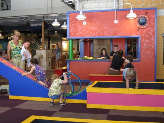 https://media-cdn.tripadvisor.com/media/photo-s/01/f6/7a/14/main-playroom.jpg