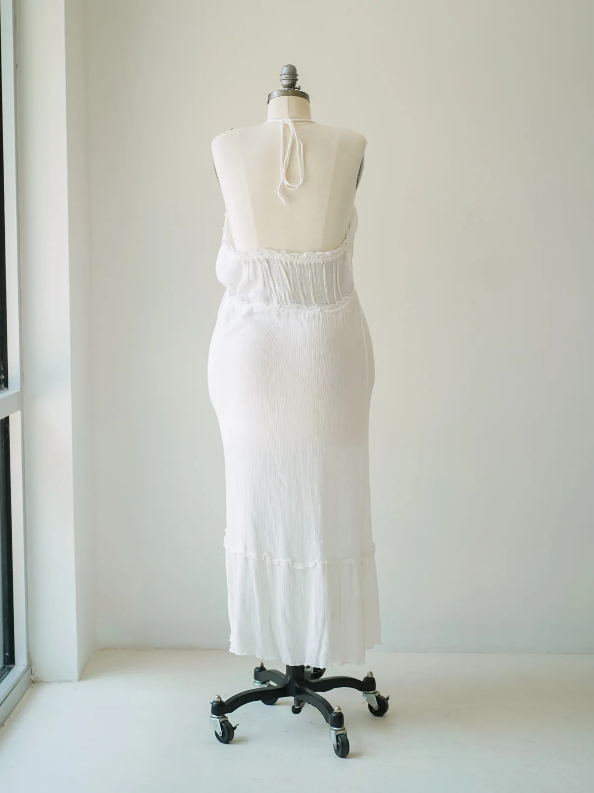 Maternity Gowns and Wardrobe in Austin | Zesty Orange Photography 11 Anais white back Austin Elopement & Portrait Photographer