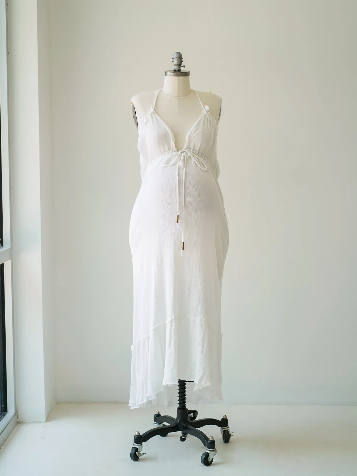 Maternity Gowns and Wardrobe in Austin | Zesty Orange Photography 9 Anais white front Austin Elopement & Portrait Photographer