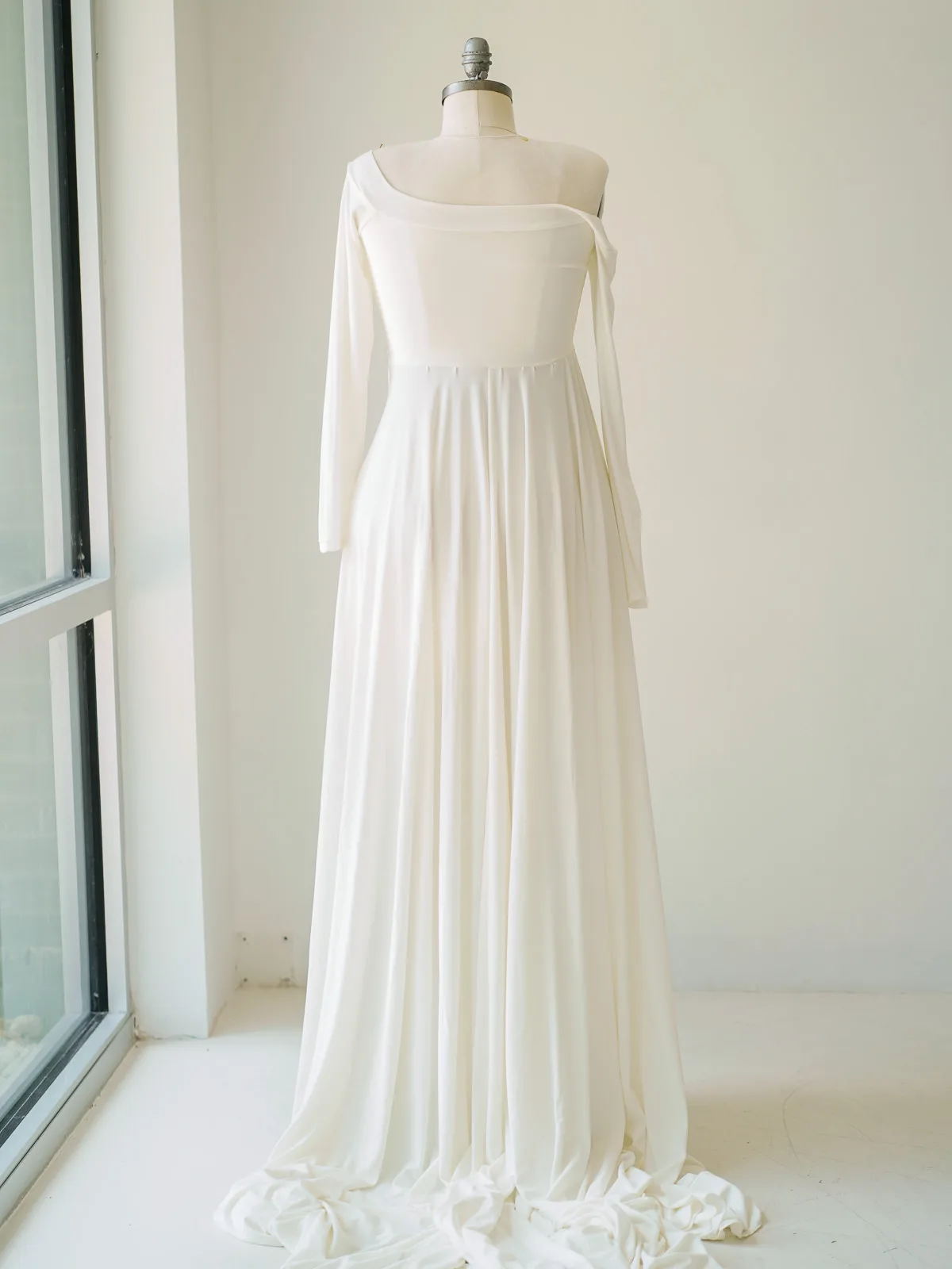 Maternity Gowns and Wardrobe in Austin | Zesty Orange Photography 29 Audrey white back Austin Elopement & Portrait Photographer