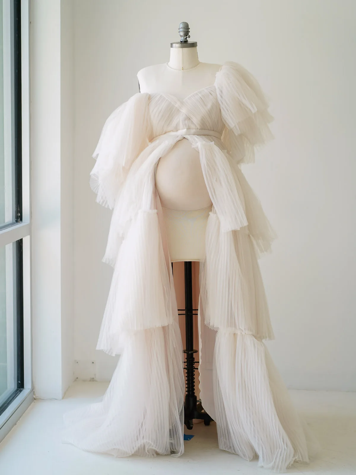 Maternity Gowns and Wardrobe in Austin | Zesty Orange Photography 30 Aurora pink open front Austin Elopement & Portrait Photographer