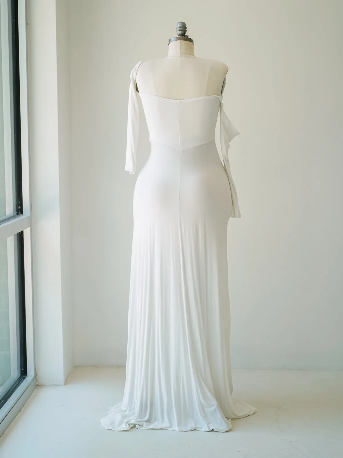 Maternity Gowns and Wardrobe in Austin | Zesty Orange Photography 35 Ava white back Austin Elopement & Portrait Photographer