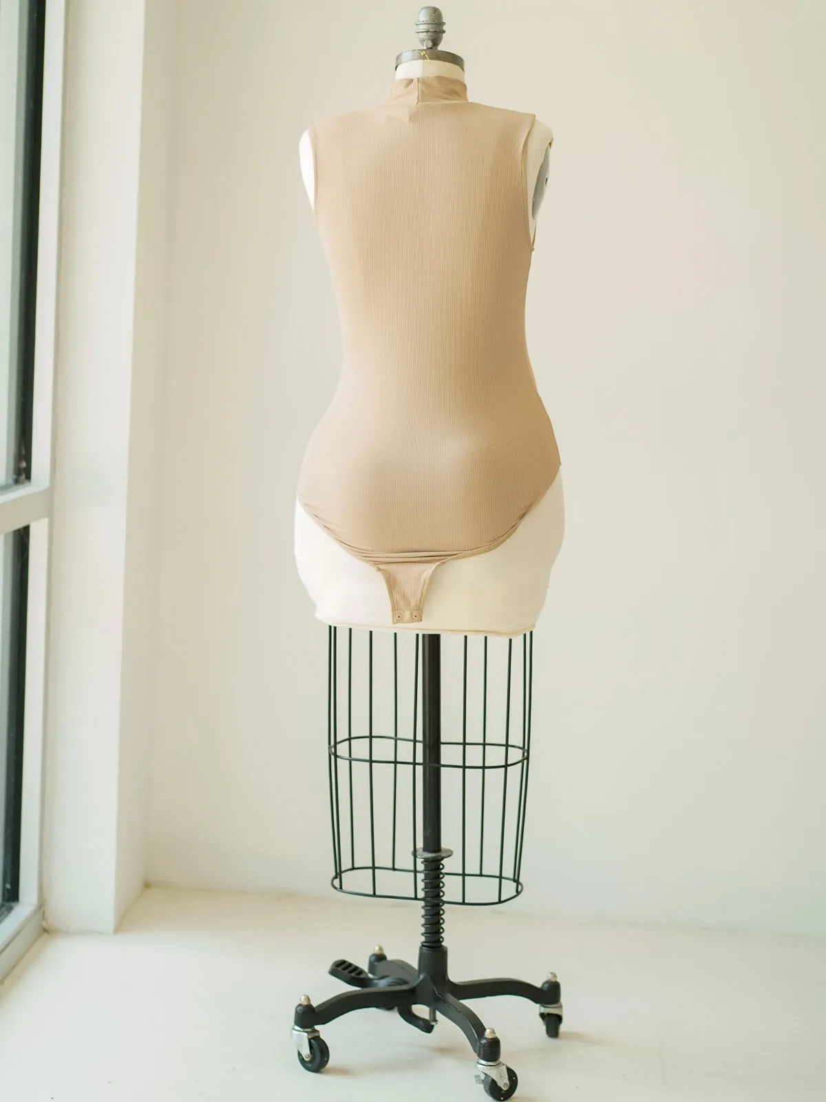 Maternity Gowns and Wardrobe in Austin | Zesty Orange Photography 43 Bare nude back Austin Elopement & Portrait Photographer