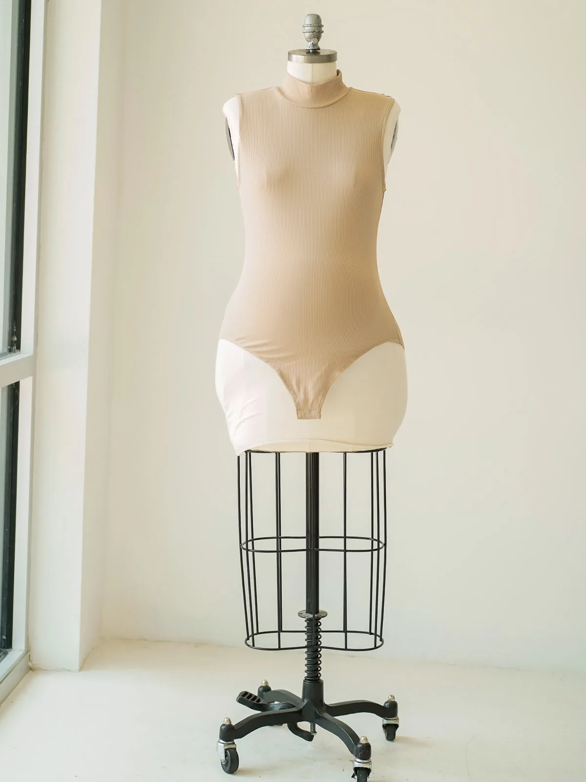 Maternity Gowns and Wardrobe in Austin | Zesty Orange Photography 41 Bare nude front Austin Elopement & Portrait Photographer