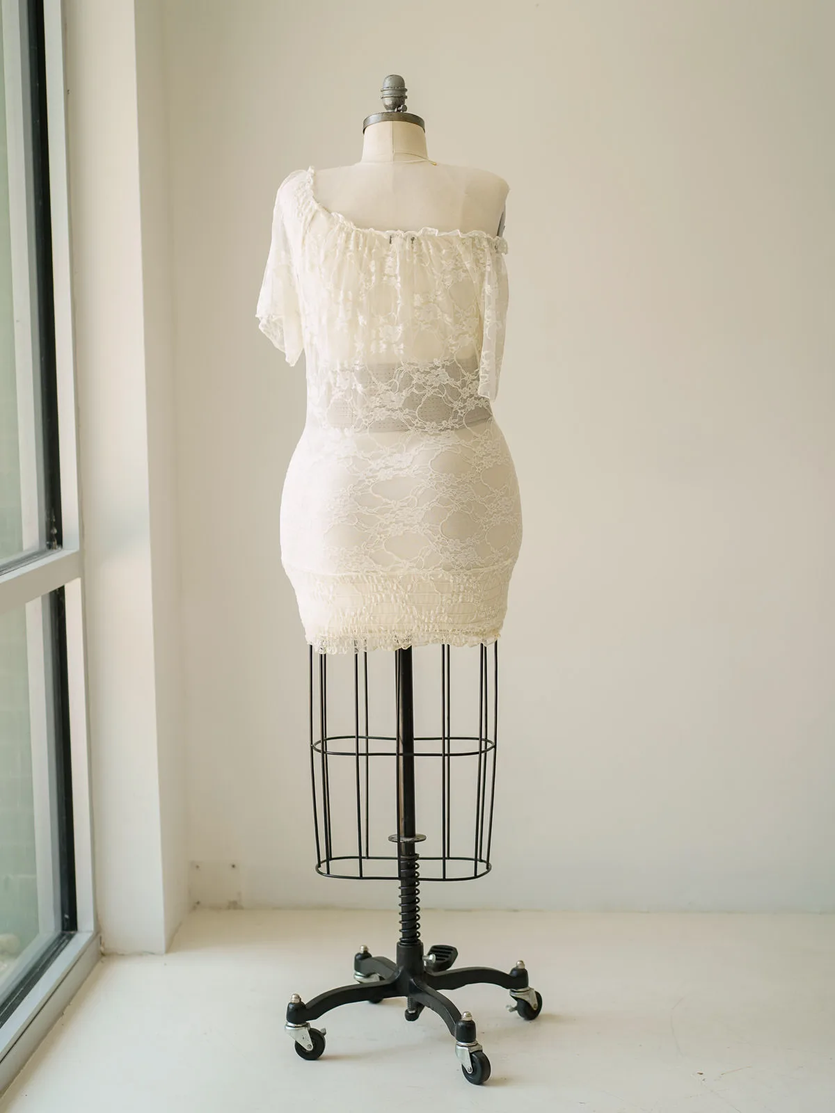 Maternity Gowns and Wardrobe in Austin | Zesty Orange Photography 80 Colette ivory back Austin Elopement & Portrait Photographer