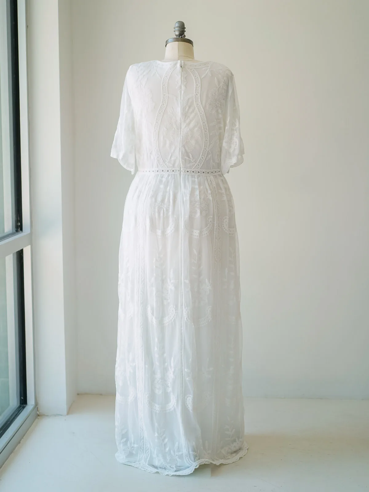 Maternity Gowns and Wardrobe in Austin | Zesty Orange Photography 85 Cosima white back Austin Elopement & Portrait Photographer