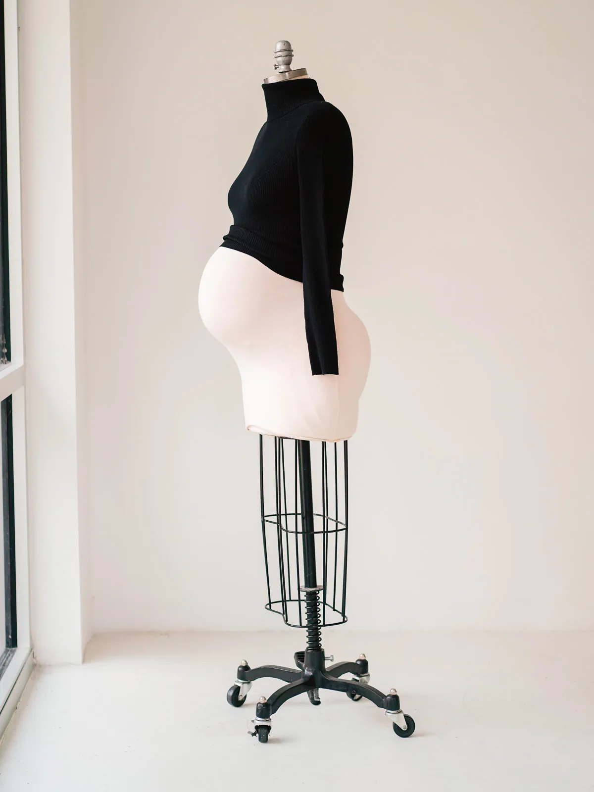 Maternity Gowns and Wardrobe in Austin | Zesty Orange Photography 109 Edie black side Austin Elopement & Portrait Photographer