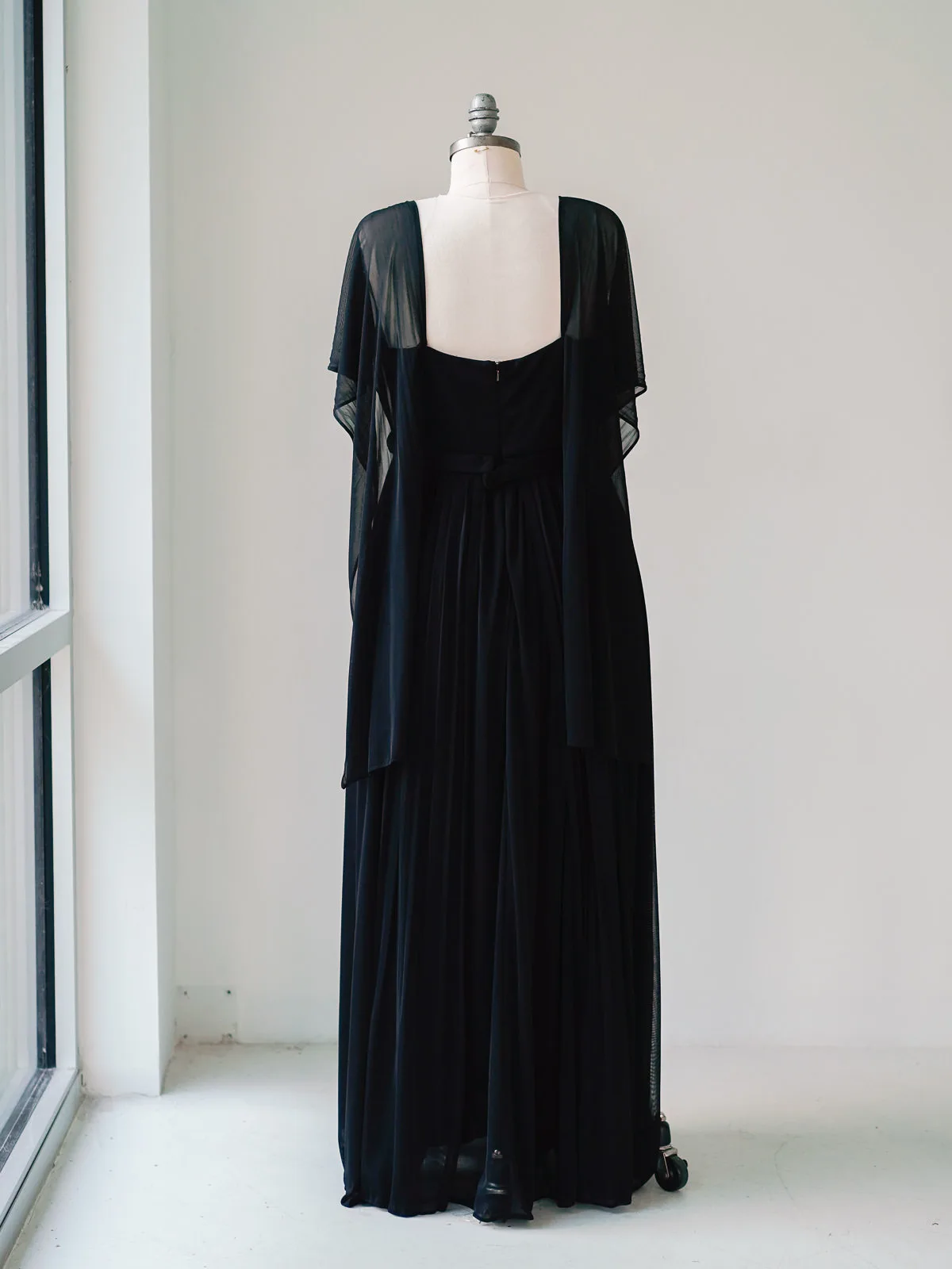 Maternity Gowns and Wardrobe in Austin | Zesty Orange Photography 113 Eleanor black back Austin Elopement & Portrait Photographer
