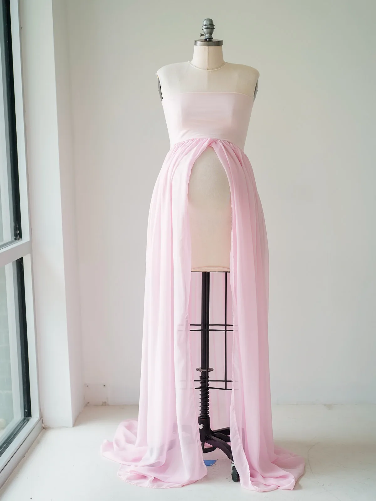 Maternity Gowns and Wardrobe in Austin | Zesty Orange Photography 121 Estelle pink open front Austin Elopement & Portrait Photographer