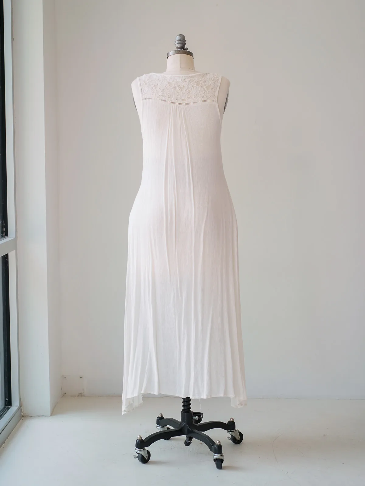 Maternity Gowns and Wardrobe in Austin | Zesty Orange Photography 133 Florence white back Austin Elopement & Portrait Photographer
