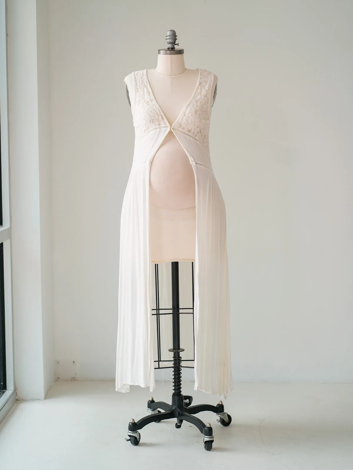 Maternity Gowns and Wardrobe in Austin | Zesty Orange Photography 131 Florence white front Austin Elopement & Portrait Photographer