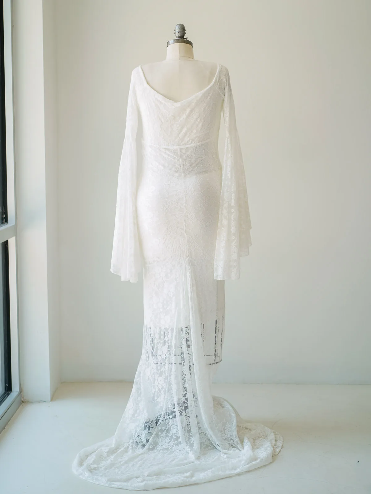 Maternity Gowns and Wardrobe in Austin | Zesty Orange Photography 137 Genevieve white back Austin Elopement & Portrait Photographer