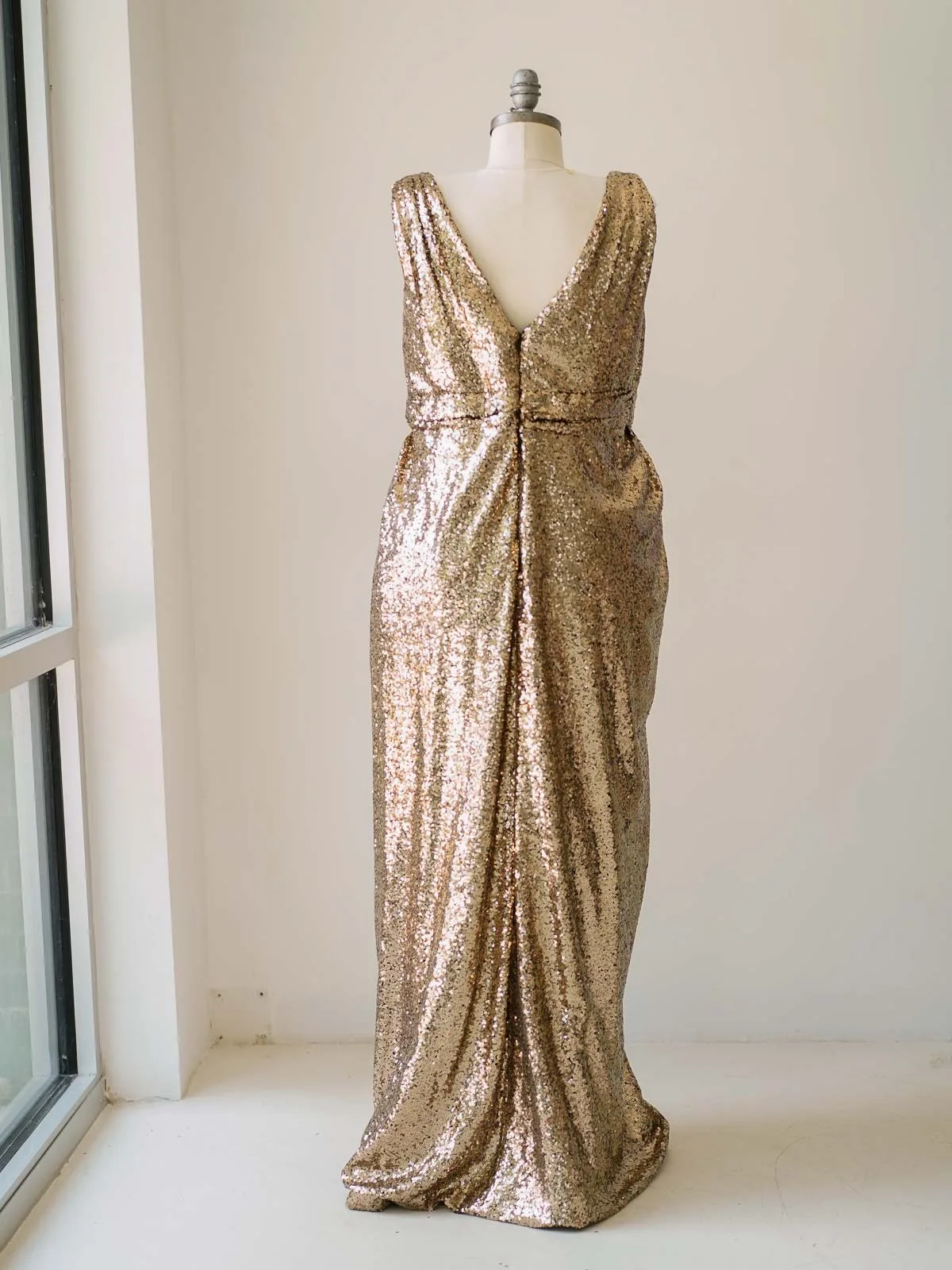 Maternity Gowns and Wardrobe in Austin | Zesty Orange Photography 145 Greta gold back Austin Elopement & Portrait Photographer
