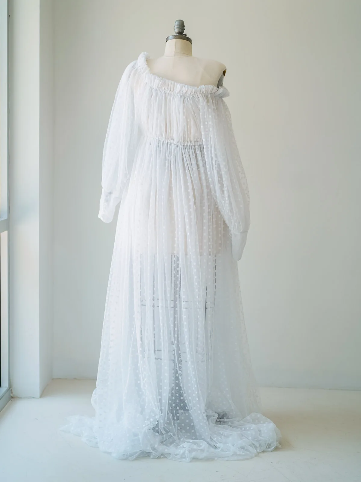 Maternity Gowns and Wardrobe in Austin | Zesty Orange Photography 165 Imogen white back Austin Elopement & Portrait Photographer