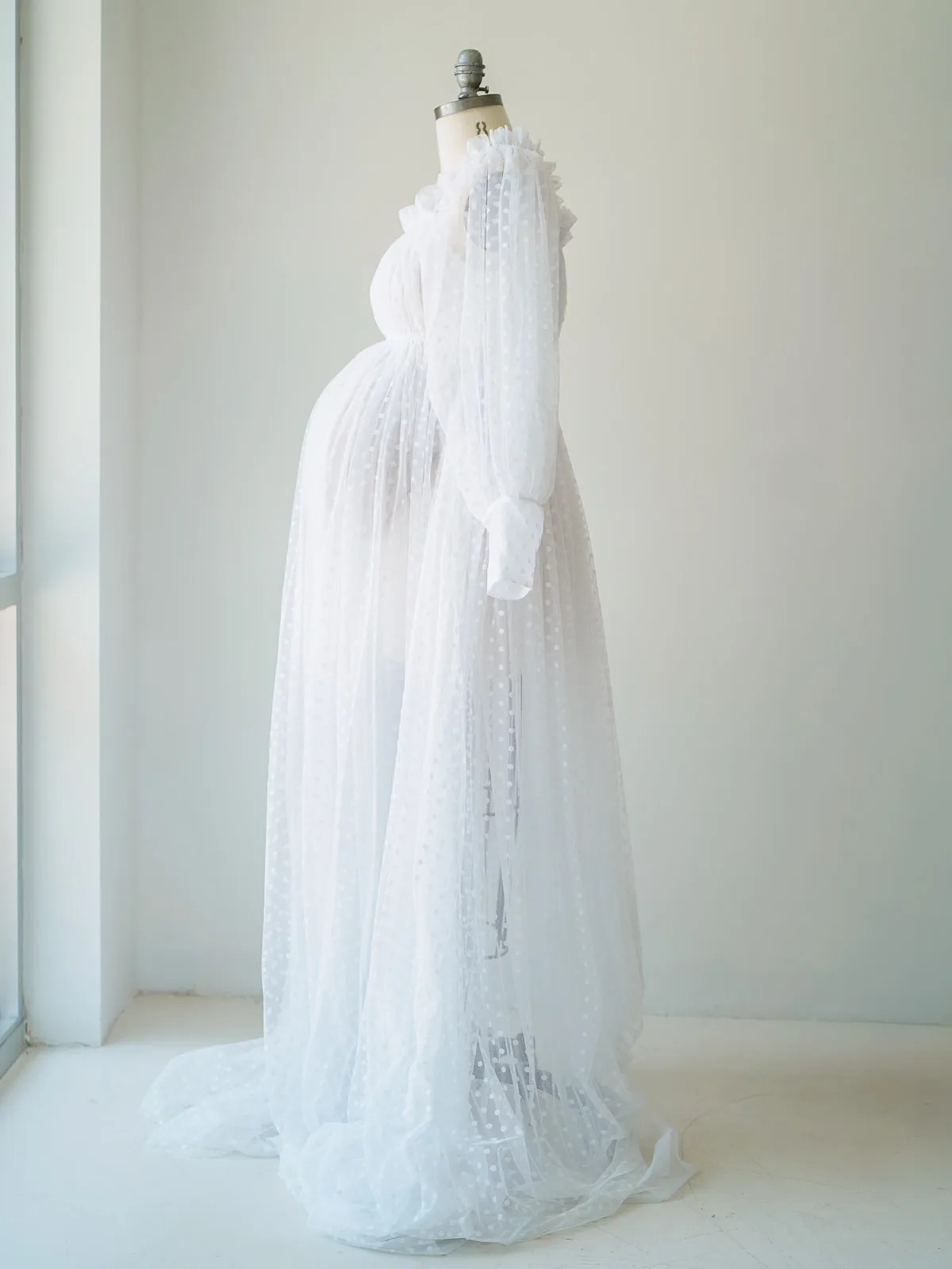 Maternity Gowns and Wardrobe in Austin | Zesty Orange Photography 164 Imogen white side Austin Elopement & Portrait Photographer