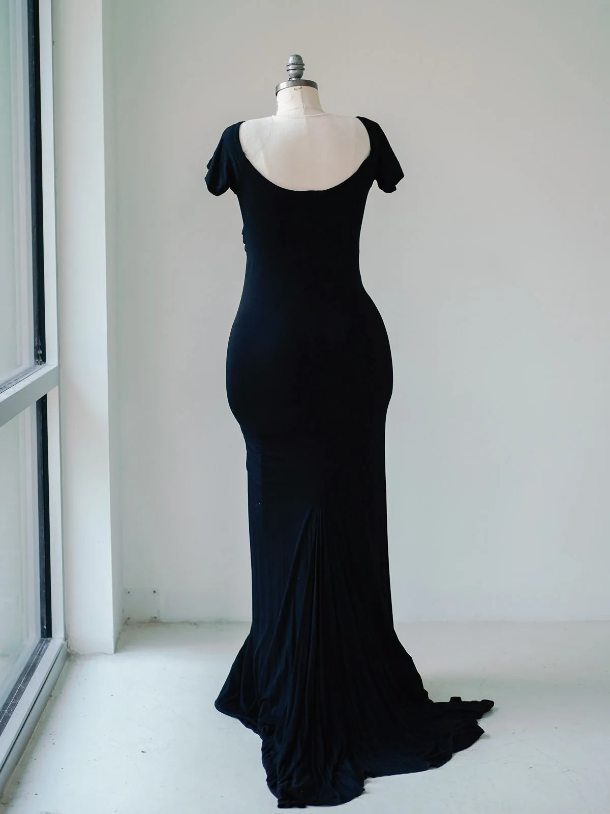 Maternity Gowns and Wardrobe in Austin | Zesty Orange Photography 184 Joan black back Austin Elopement & Portrait Photographer