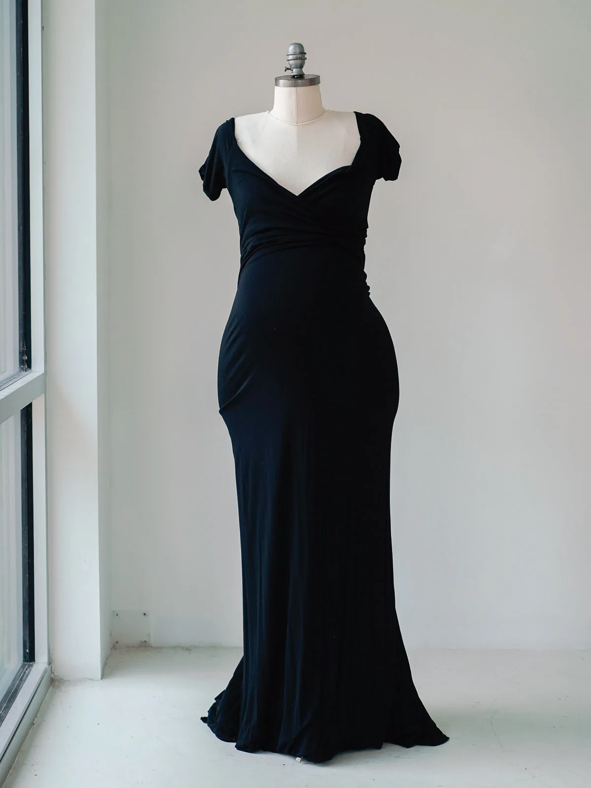 Maternity Gowns and Wardrobe in Austin | Zesty Orange Photography 182 Joan black front Austin Elopement & Portrait Photographer