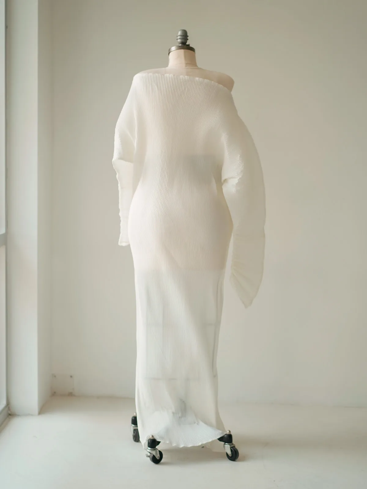 Maternity Gowns and Wardrobe in Austin | Zesty Orange Photography 191 Juno white back Austin Elopement & Portrait Photographer
