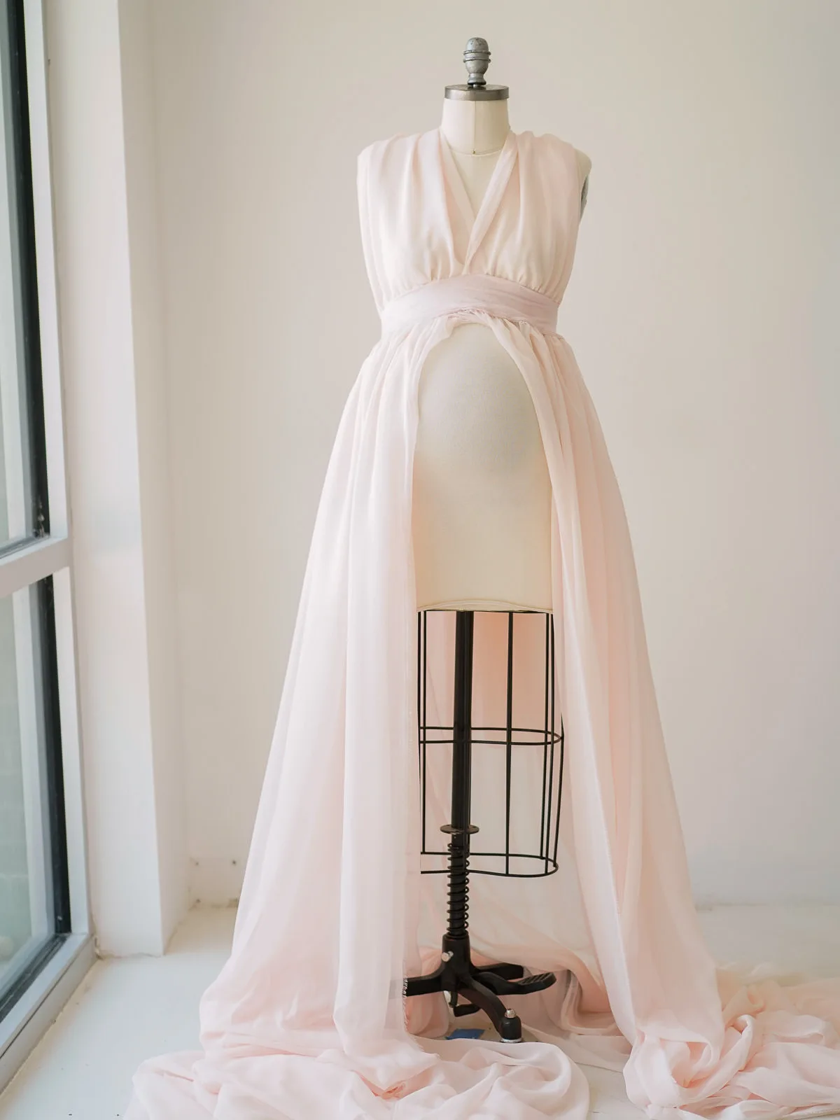 Maternity Gowns and Wardrobe in Austin | Zesty Orange Photography 202 Lila pink open front Austin Elopement & Portrait Photographer