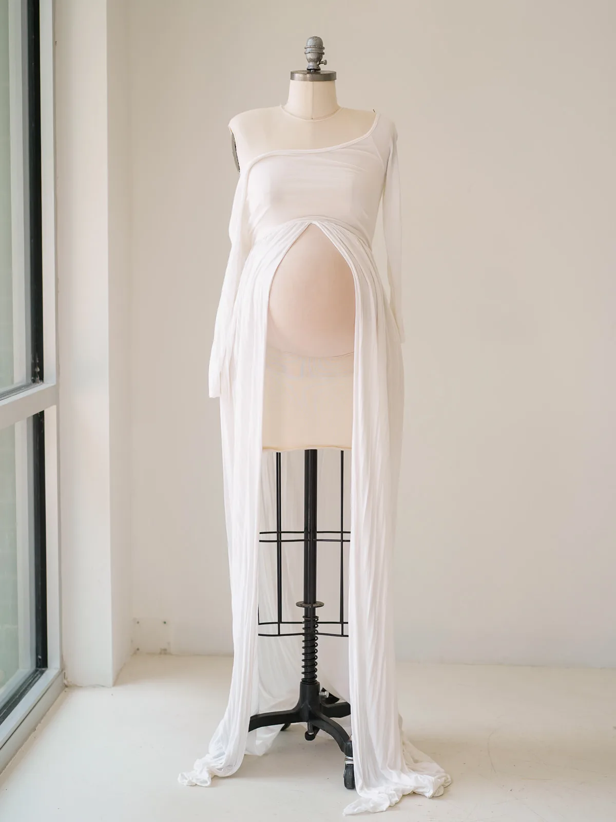 Maternity Gowns and Wardrobe in Austin | Zesty Orange Photography 214 Lyra white open front Austin Elopement & Portrait Photographer