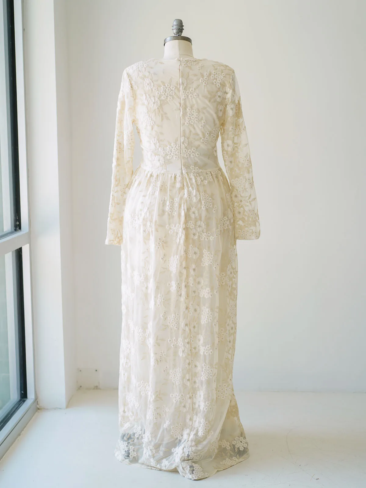 Maternity Gowns and Wardrobe in Austin | Zesty Orange Photography 234 Marguerite ivory back Austin Elopement & Portrait Photographer