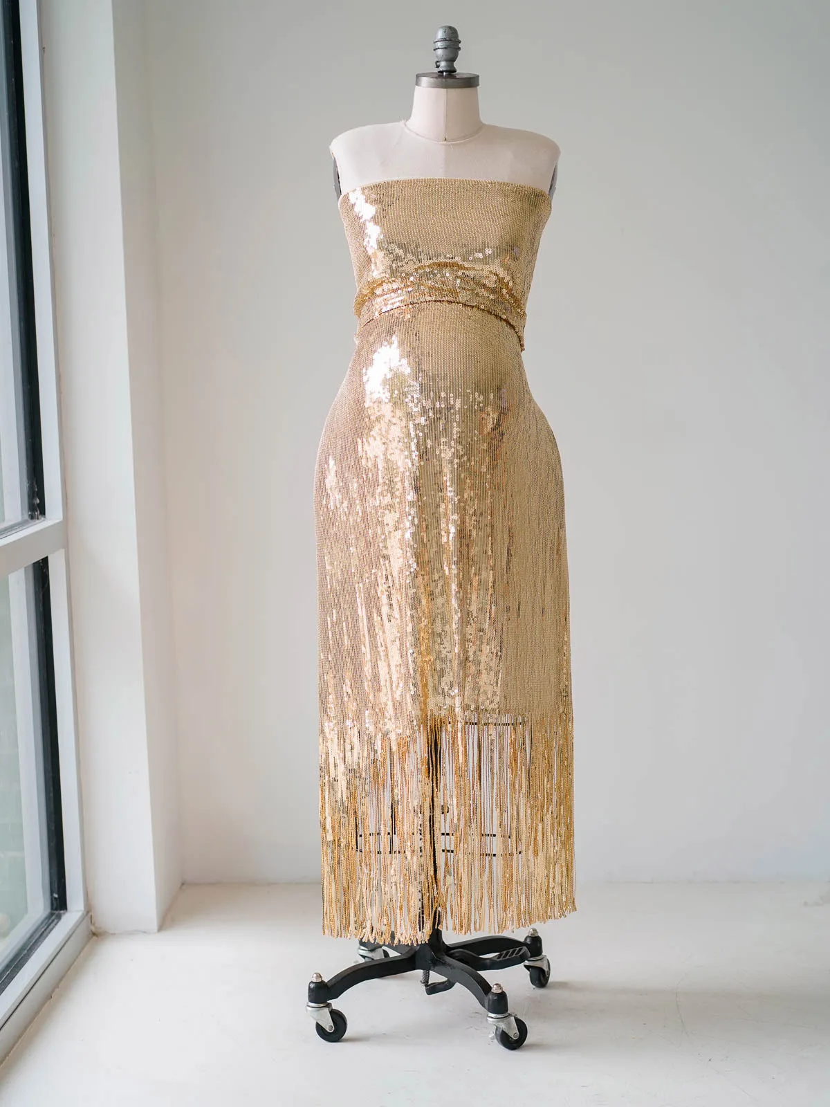 Maternity Gowns and Wardrobe in Austin | Zesty Orange Photography 238 Marilyn gold fabric Austin Elopement & Portrait Photographer